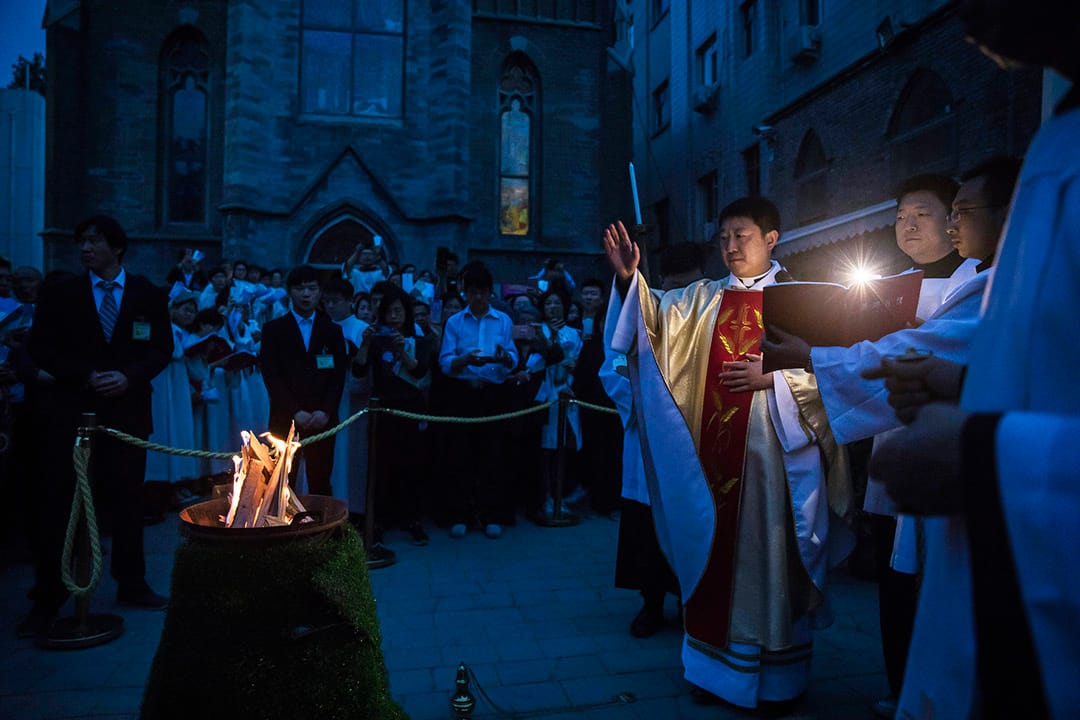 2017年4月15日,中国北京的天主教教会在复活节期间举行庆祝活动。