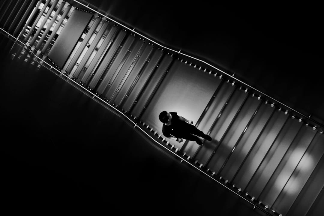 《獨》Solitary,生活這階梯,是否人人皆獨行?