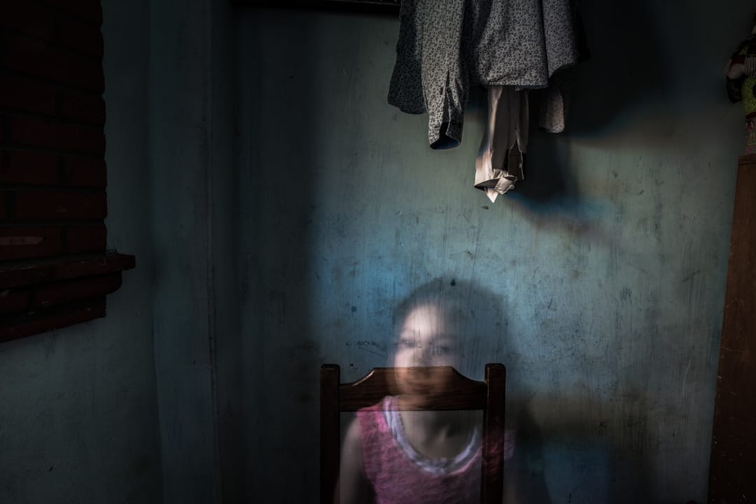 2017年7月13日,墨西哥格雷羅州,Alin Granda坐在她爸爸於塔斯科市的家中。她爸爸在她1歲時便失蹤了。