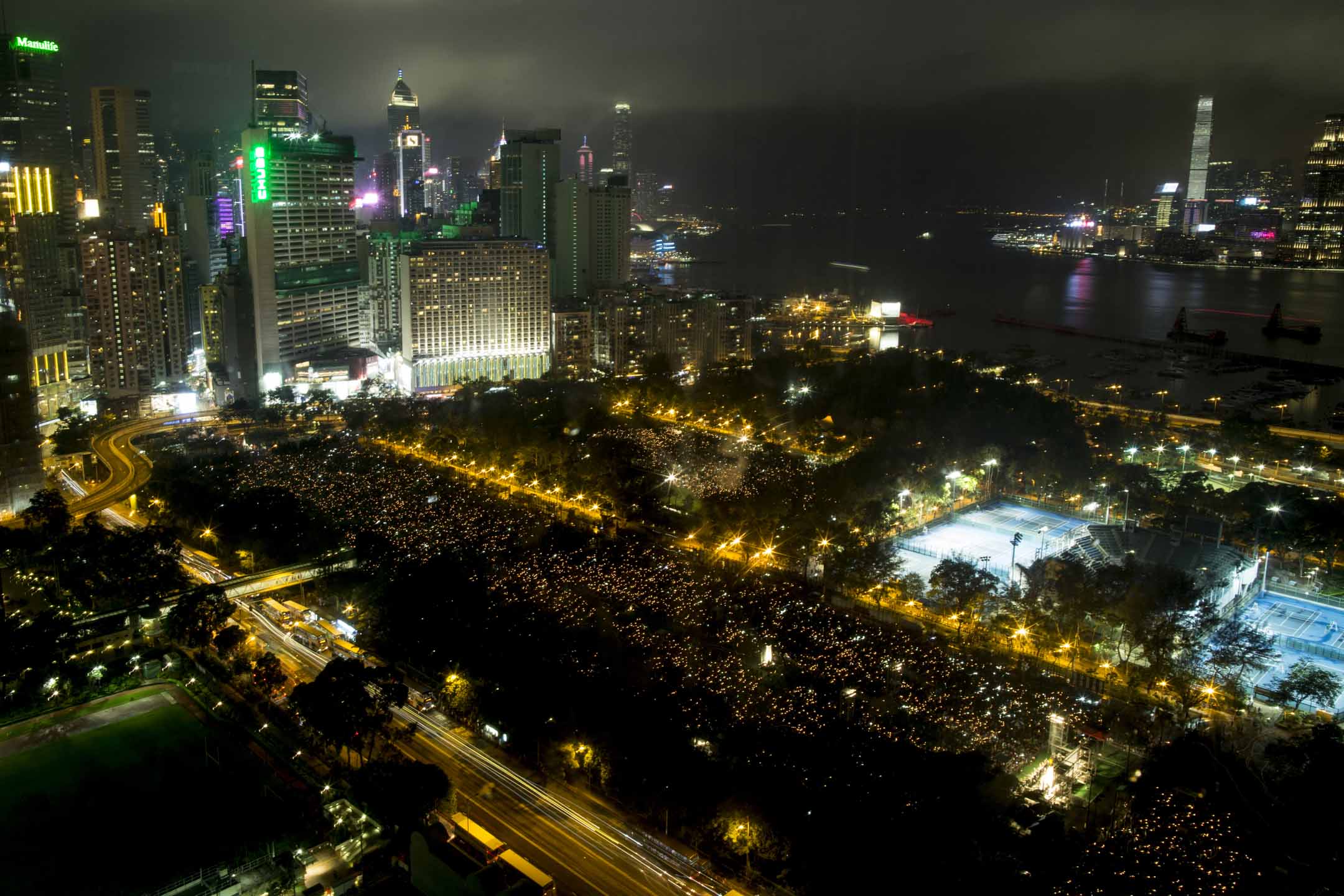 2019年6月4日,维园烛光晚会,主办方公布集会人数高达18万,创下5年来新高。