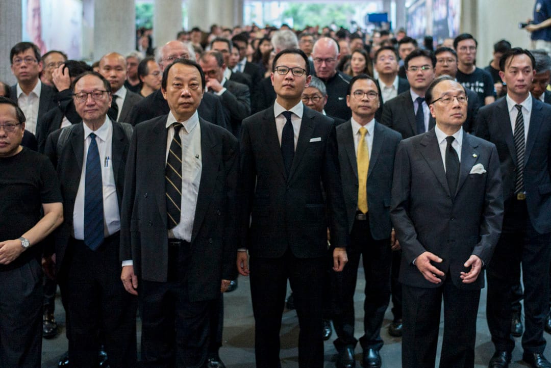  2019年6月6日，法律界舉行黑衣遊行，抗議政府修訂《逃犯條例》，近三千人參與，為回歸以來最多的一次。