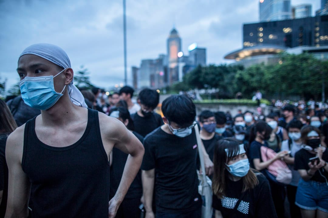 2019年6月17日，近千示威者遊行到特首辦，要求林鄭月娥撤回《逃犯條例》修訂草案，並收回將6月12日衝突事件定性為暴動。