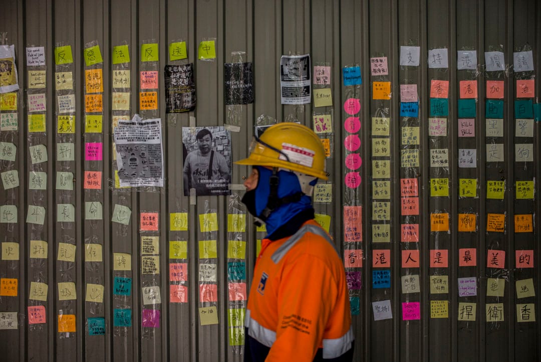 九龍灣淘大對出地盤旁行人通道。