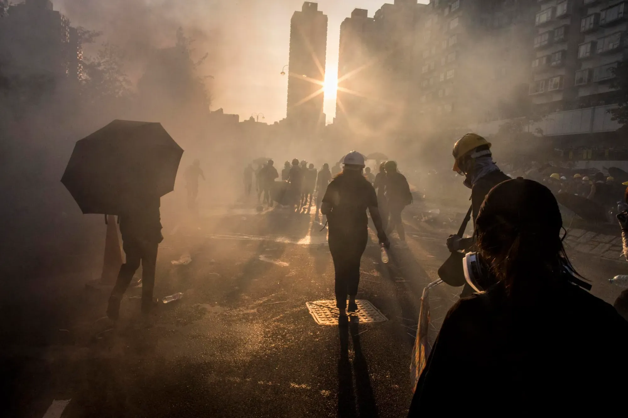 2019年8月5日,大埔示威者走避警方施放的催淚煙。