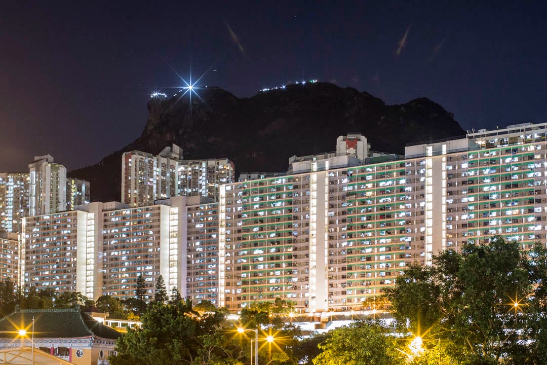 2019年8月23日,有大批市民響應網民號召,在港鐵的港島、觀塘、荃灣線各站外手拉手組成漫長的「人鏈」,效法1989年「波羅的海之路」,冀沿39個港鐵站組成約45公里長的人鏈,其中獅子山頂也出現人鏈。