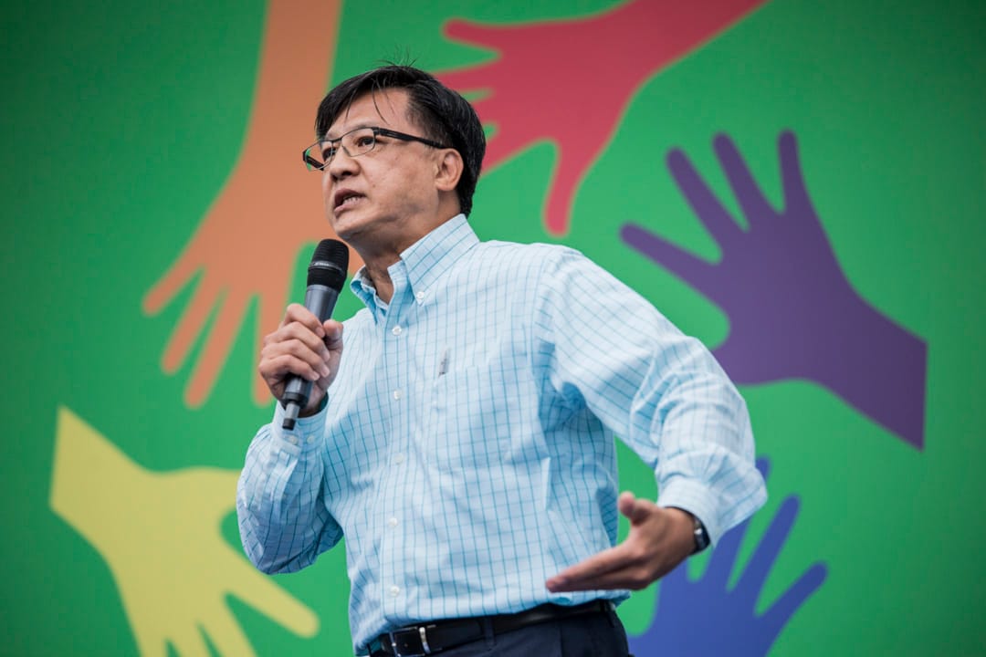 2019年8月3日,香港政研會於維多利亞公園舉行「希望明天」集會,何君堯上台發言。