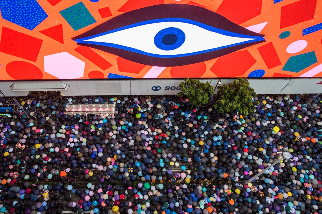 2019年8月18日,民陣在香港維園發起集會,訴求為「煞停警黑亂港 落實五大訴求」,參與集會的市民身穿黑衣,人潮龐大,由於大雨,市民紛紛舉起雨傘。