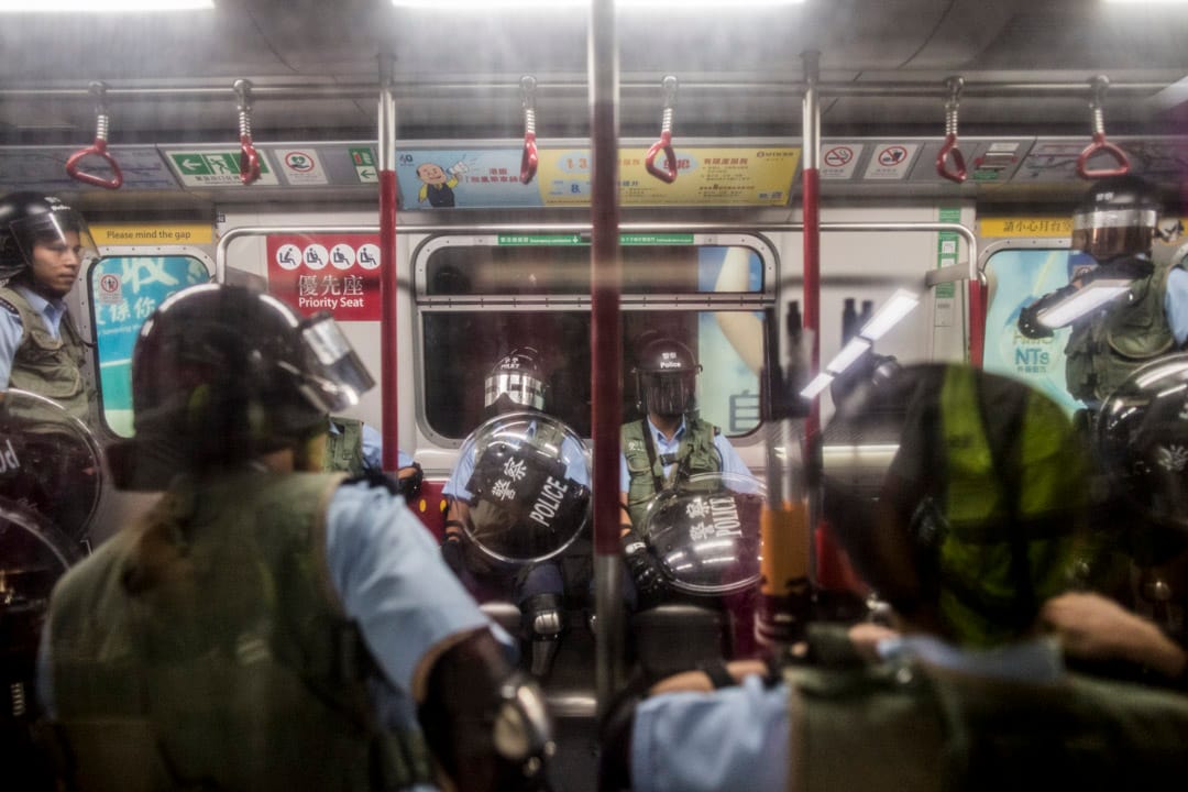 2019年8月31日，警察乘搭一列港鐵在旺角站準備開駛。