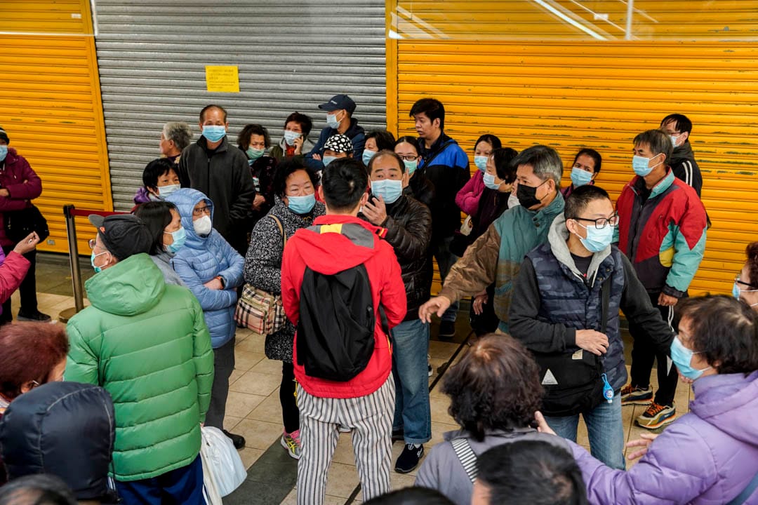 2020年1月30日，疫情爆發，全港口罩嚴重短缺，屈臣氏每間分店有20盒口罩售賣，很快賣完，大圍龍亨區議會嘗試協調，叫街坊不要包圍屈臣氏，應該找林鄭月娥，激怒了街坊，街坊說他應該協助大家找林鄭月娥。