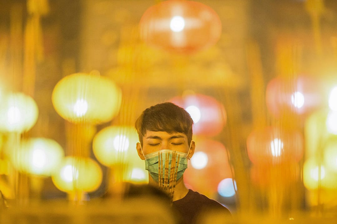 2020年1月24日，年三十晚上的黃大仙廟，市民在上頭柱香。