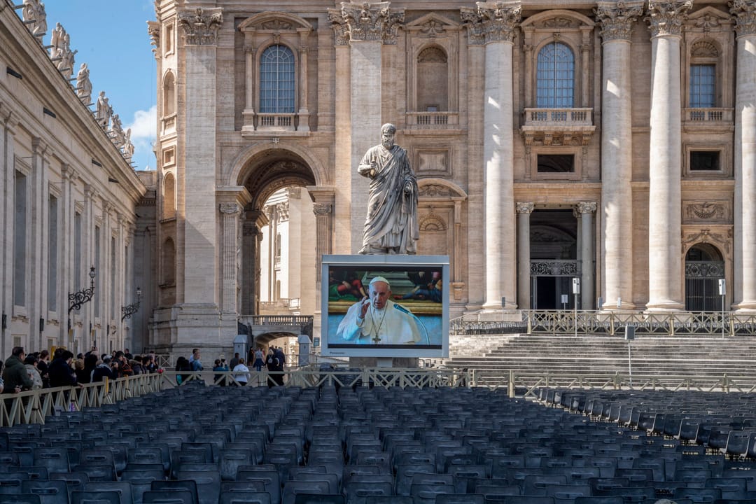 2020年3月8日,天主教教宗方濟各於梵蒂岡以視像直播的方式主持三鐘經的禱詞。