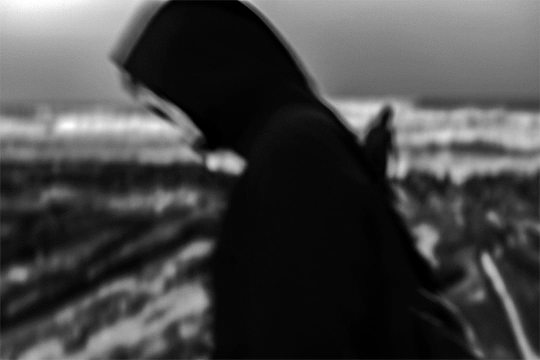 2020年4月13日新北老梅石槽，由於疫情一些市民選擇戴上口罩到郊外放風消閒。