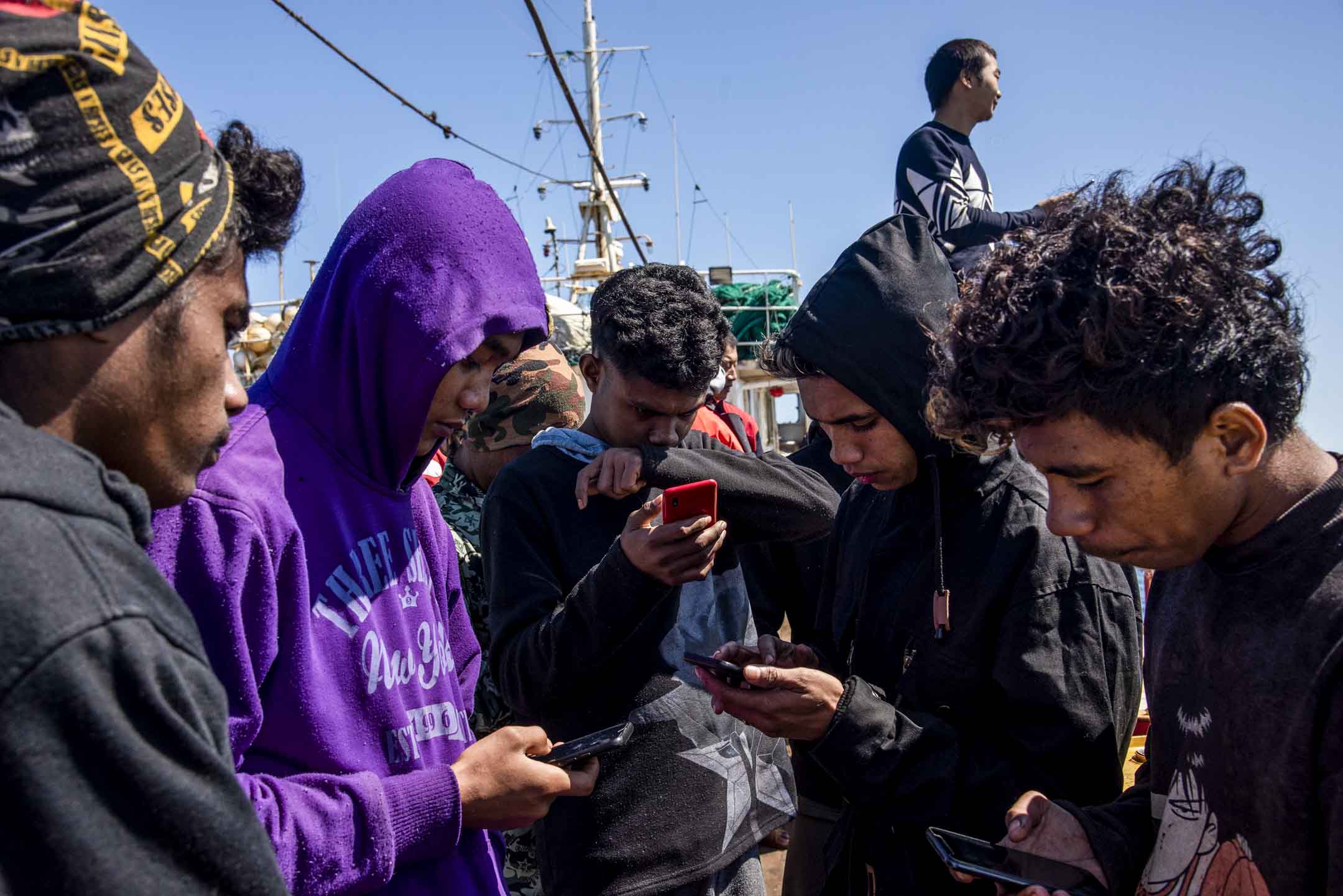 連船長的拖網船上,僱有數名來自印度尼西亞的漁工。