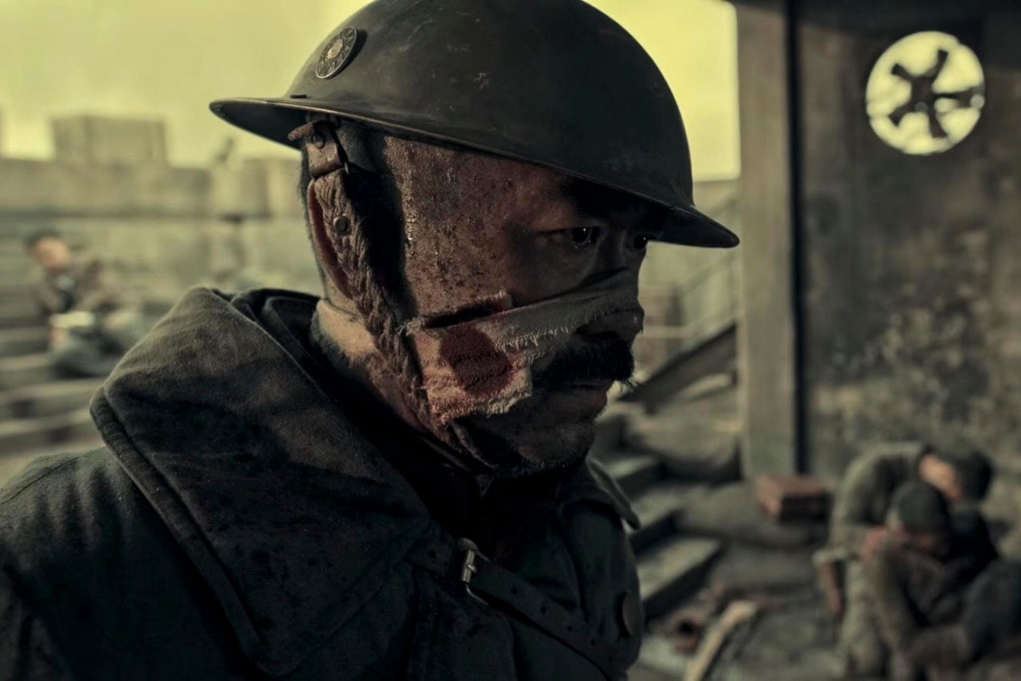 《八佰》电影剧照。