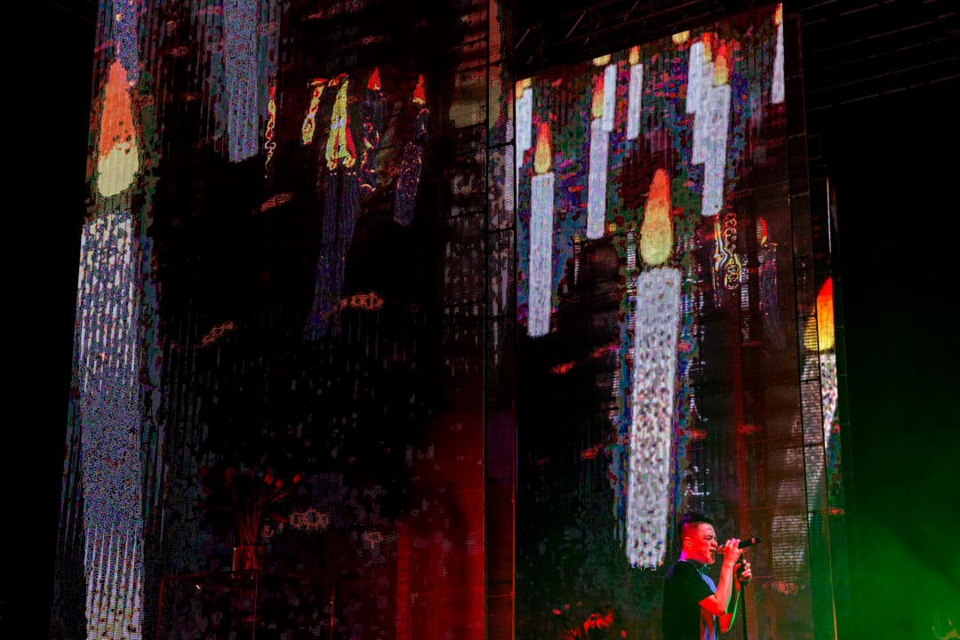 黄耀明在达明一派《REPLAY 神经/意难平》演唱会上献唱。摄：林振东/端传媒 