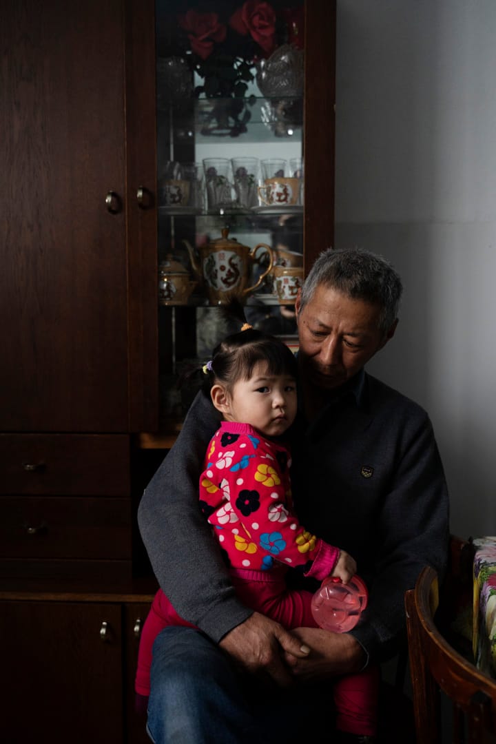 2020年1月13日，吉爾吉斯斯坦，米爾方， 一個東干孩子拍肖像。 近年來，父母和祖父母開始用東干語言教孩子，並與他們交談，以期保持他們的文化語言的活力。