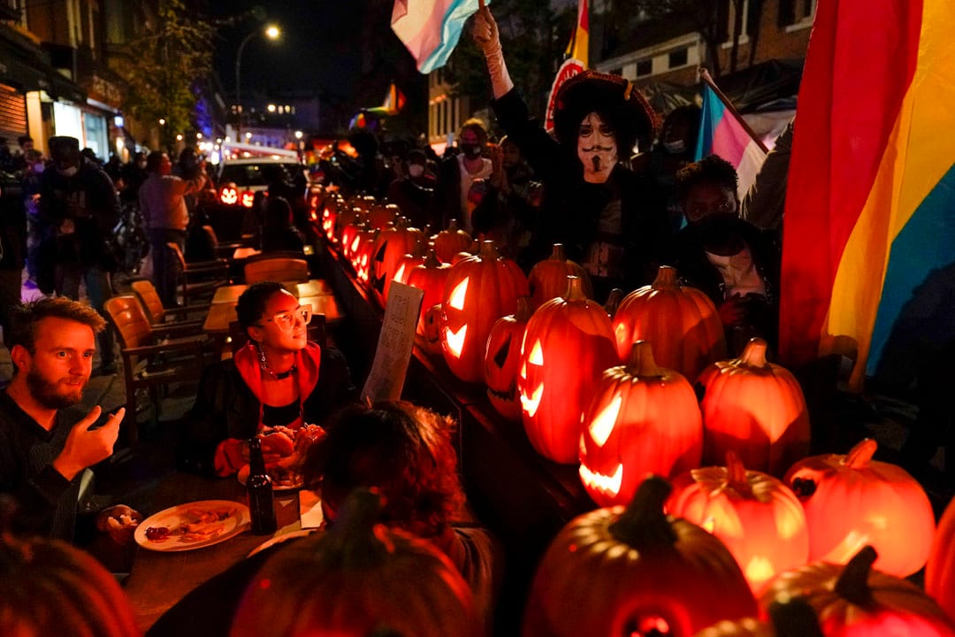 2020年11月5日，在“我們選擇自由”集會上，Black Lives Matter和LGBT的示威者在遊行。