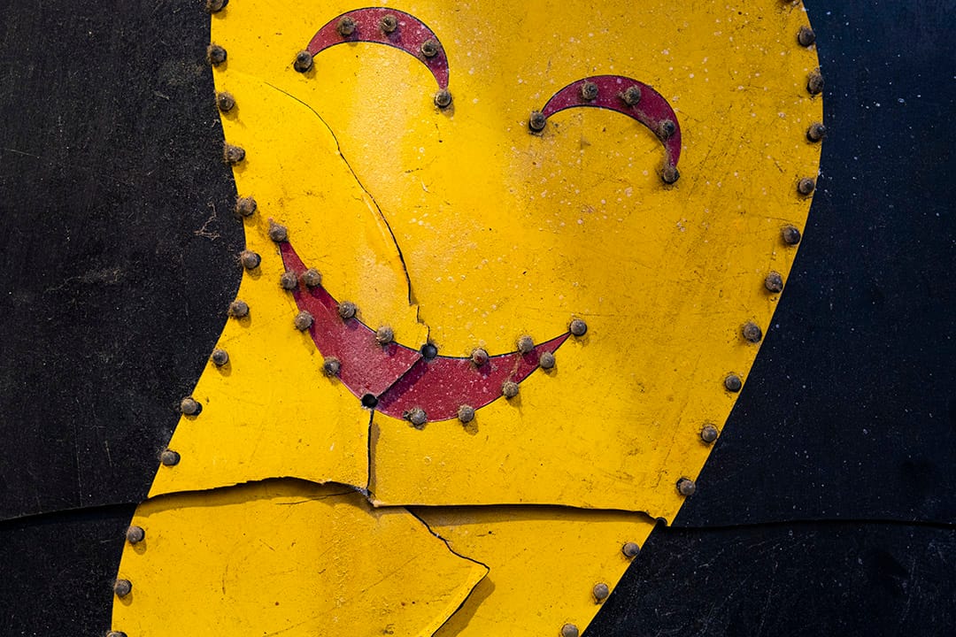 2021年1月21日白加士街的足浴店外，一個破舊關掉的招牌。