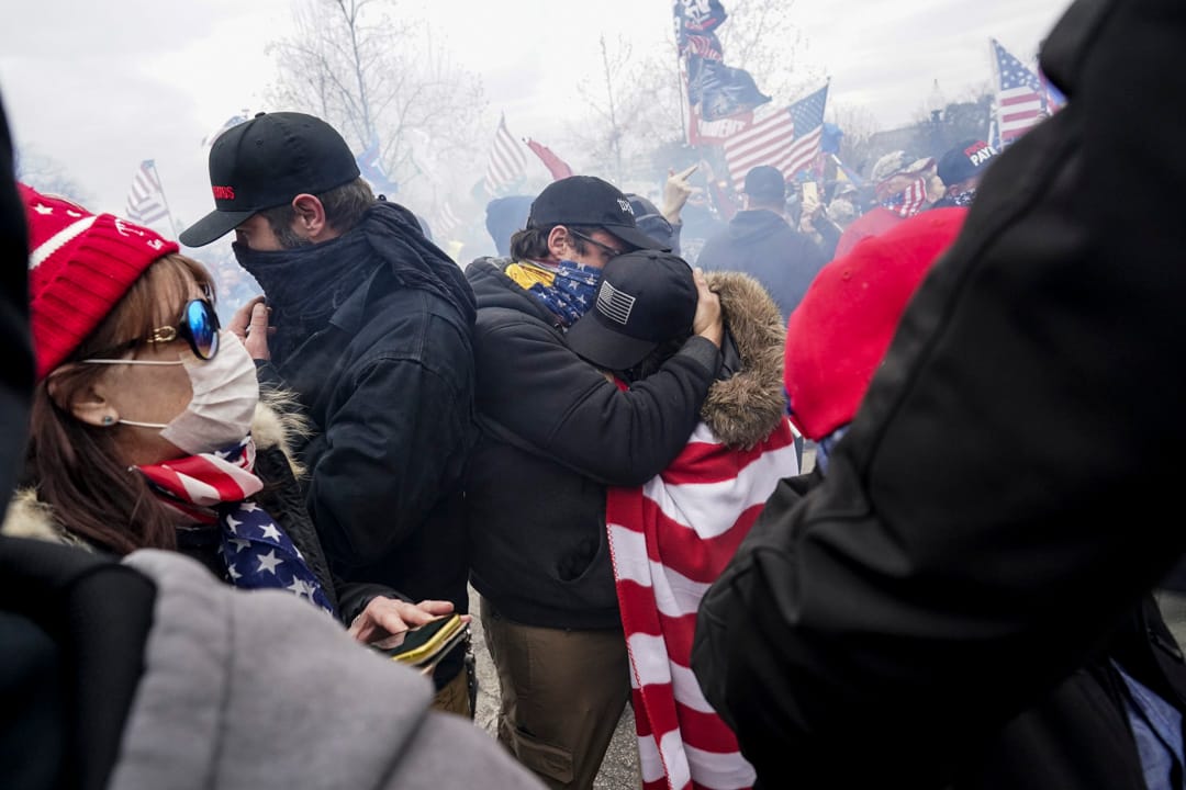 2021年1月6日,美國華盛頓,特朗普支持者連續兩天在國會外集會,稱上年的總統選舉存在舞弊,要求推翻結果。