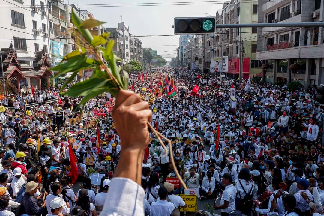 2021年2月22日,緬甸示威者發起22222全國大罷工,曼德勒擠滿上街群眾。
