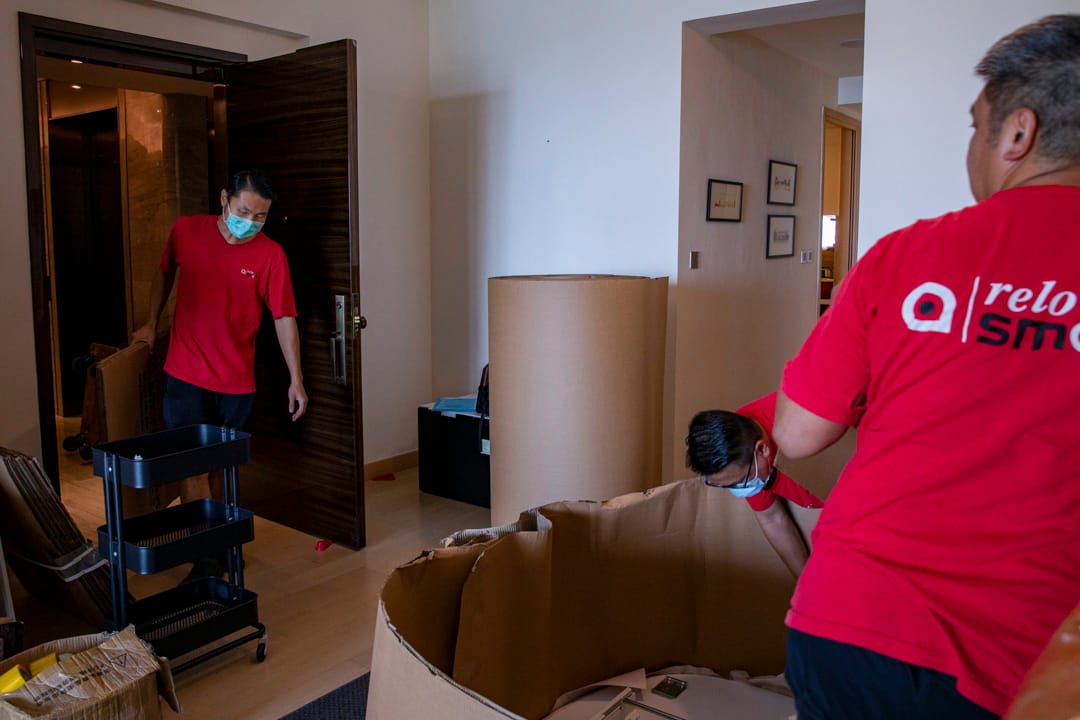 2020年,國際搬運公司ReloSmart的員工正在替客戶搬屋中。