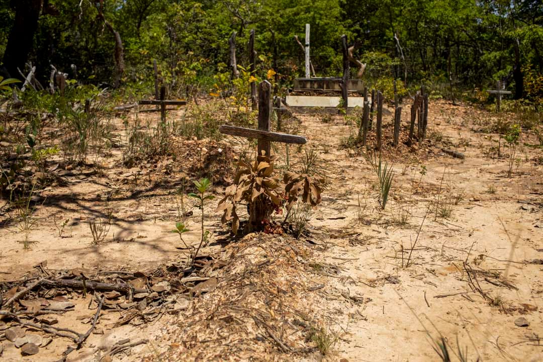 巴西米納斯吉拉斯州一個市鎮迪亞曼蒂納(Diamantina)一角的一片墓地。