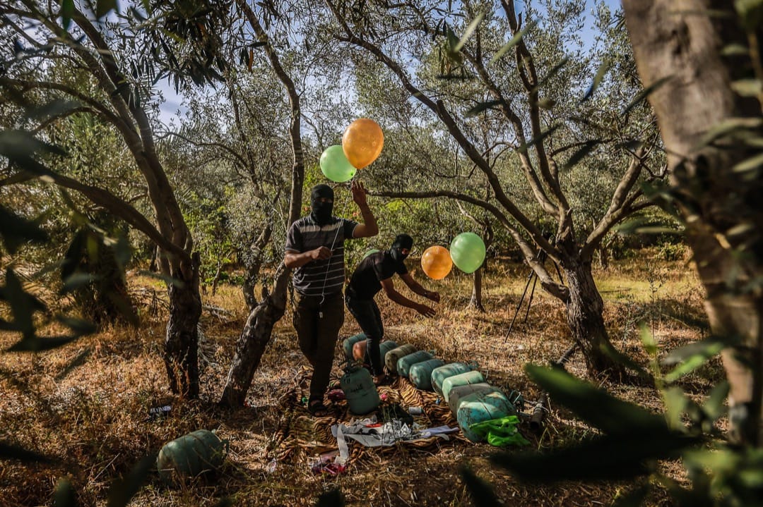 2021年5月8日,數名巴勒斯坦伊斯蘭激進組織成員,將易燃氣體注滿氣球,再把燃點裝置綁上,預備把氣球放向以色列地區上空。