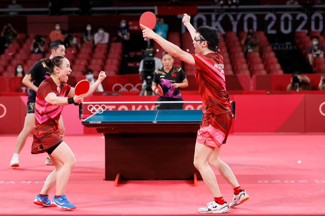 2021年7月26日,東京奧運混雙金牌賽,伊藤美誠搭檔水谷隼,擊敗了中國選手劉詩雯與許昕。
