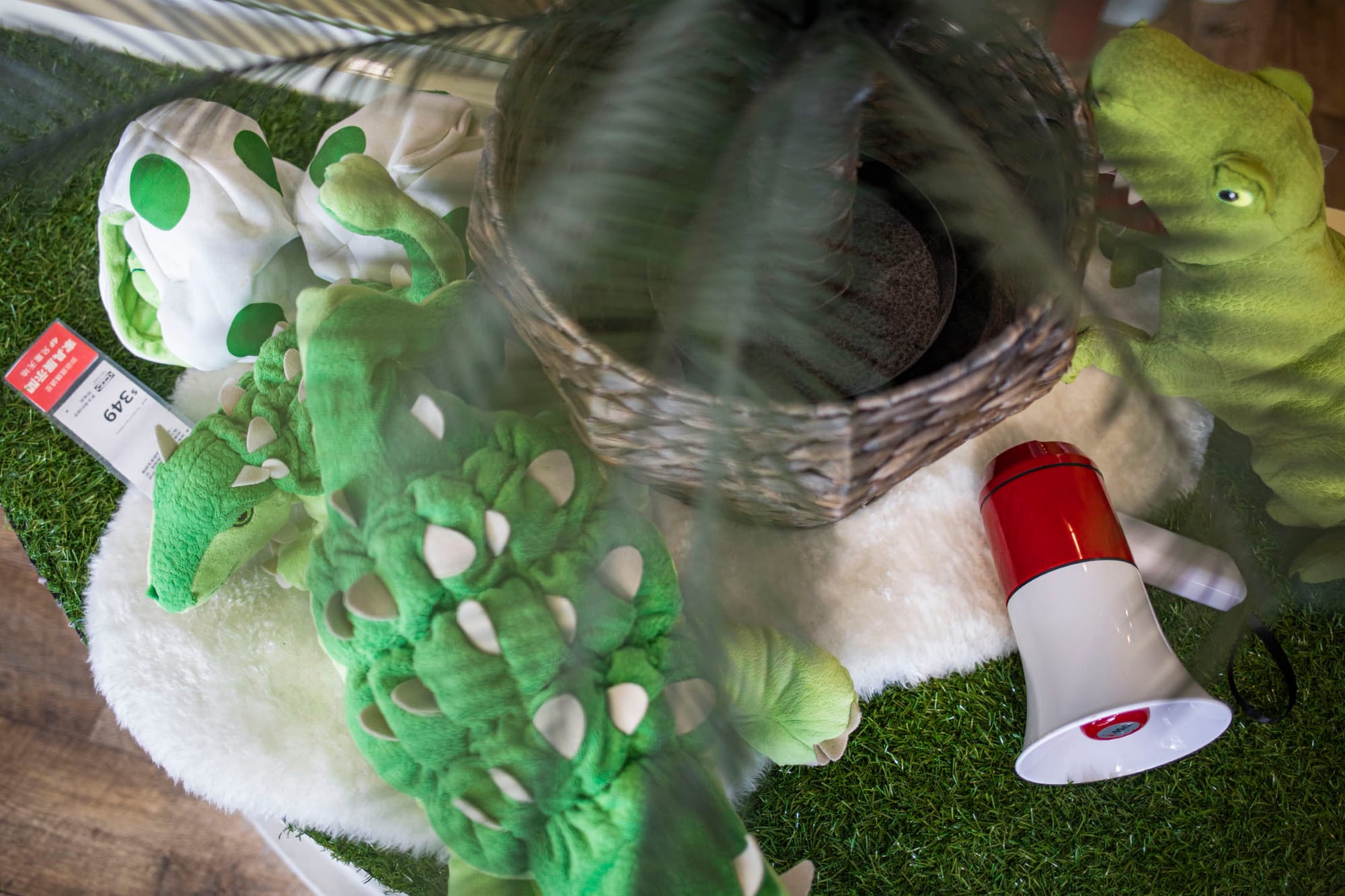 2021年12月7日新庄宜家家居,一个喇叭用来播放施打疫苗的安排。