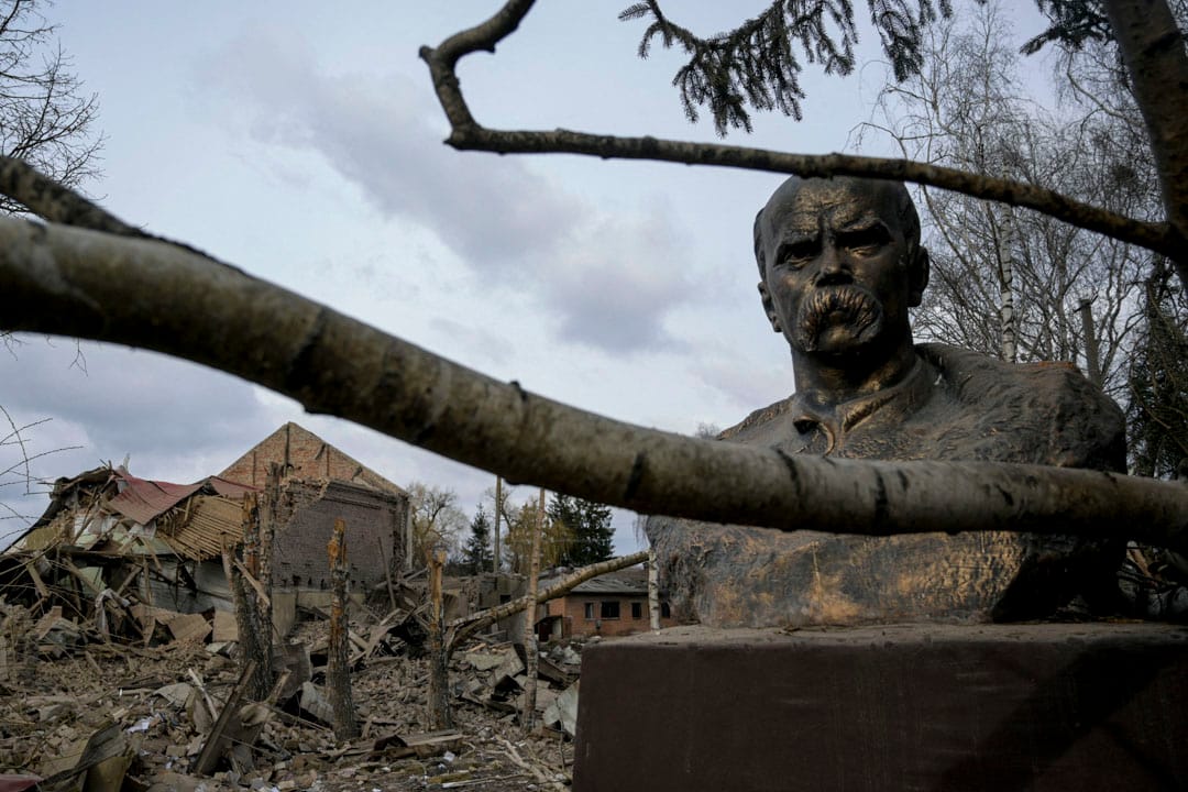 2022年3月4日,乌克兰首都基辅外围城镇Byshiv,一个社区文化中心被炮击炸毁。