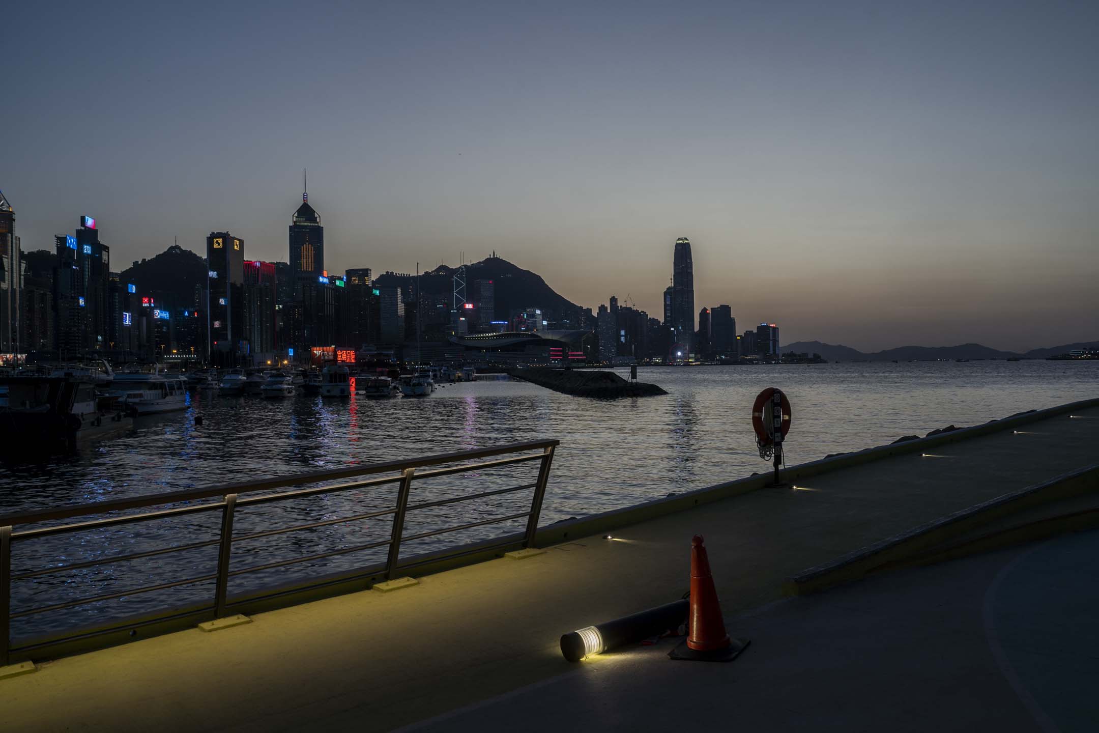 2022年3月10日，晚上6时44分，天后。