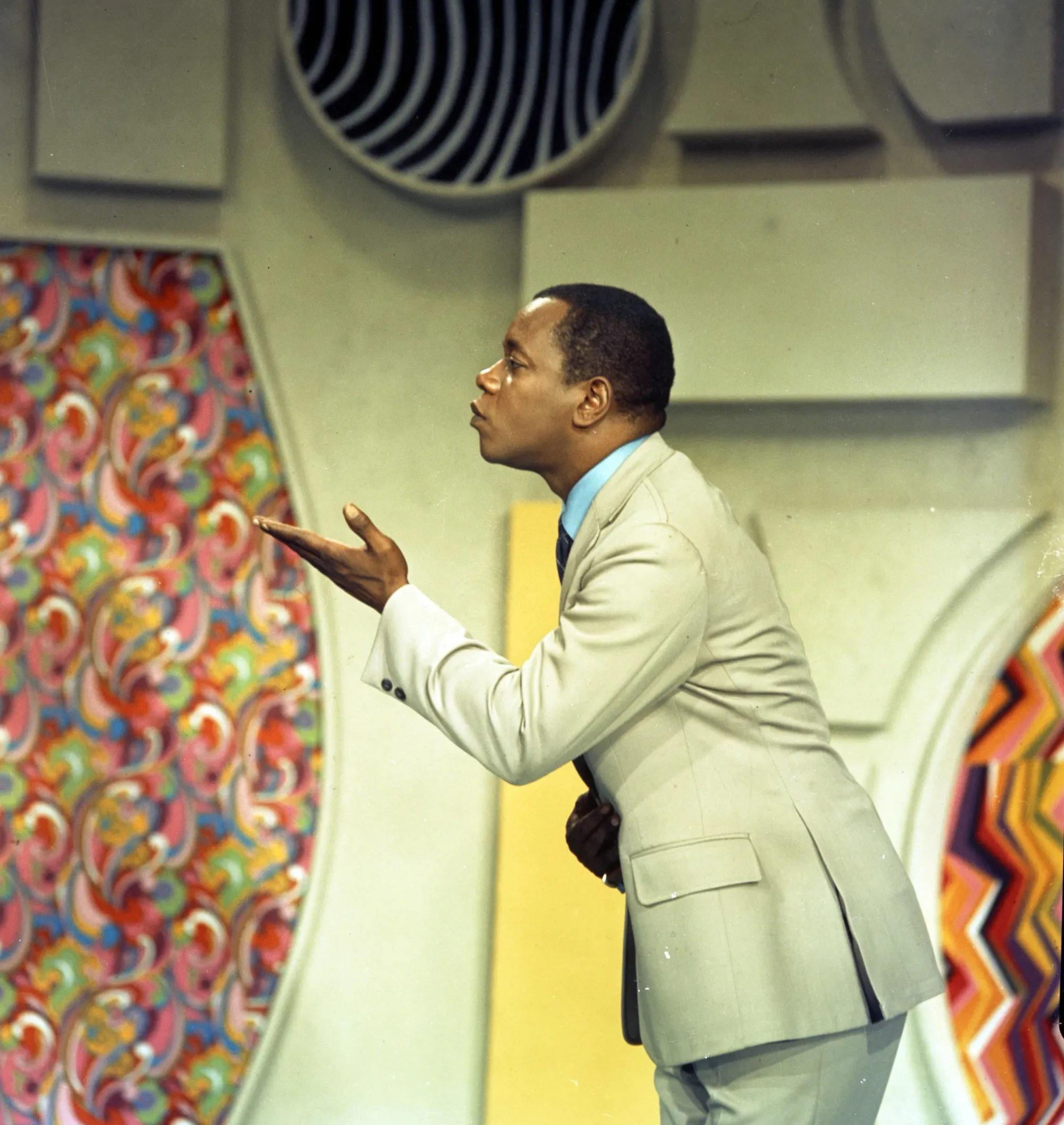 1972 年,黑人脫口秀明星威爾遜(Flip Wilson)主持The Flip Wilson Show 。