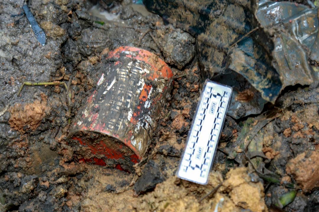 2022年3月23日，救援人员在广西梧州市滕县坠机现场发现一个黑盒子，初步确定为东方航空公司MU5735客机的飞行记录器。图：VCG via Getty Images