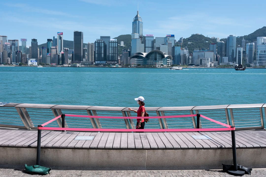 康復後的羅小姐戴住口罩，每天從尖沙咀碼頭走約3公里到黃埔，再折返，從最初2小時勉強走完全程，最後加速至1小時。