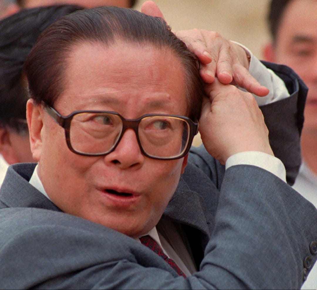 1996年5月14日，中國國家主席到訪埃及吉薩金字塔群。