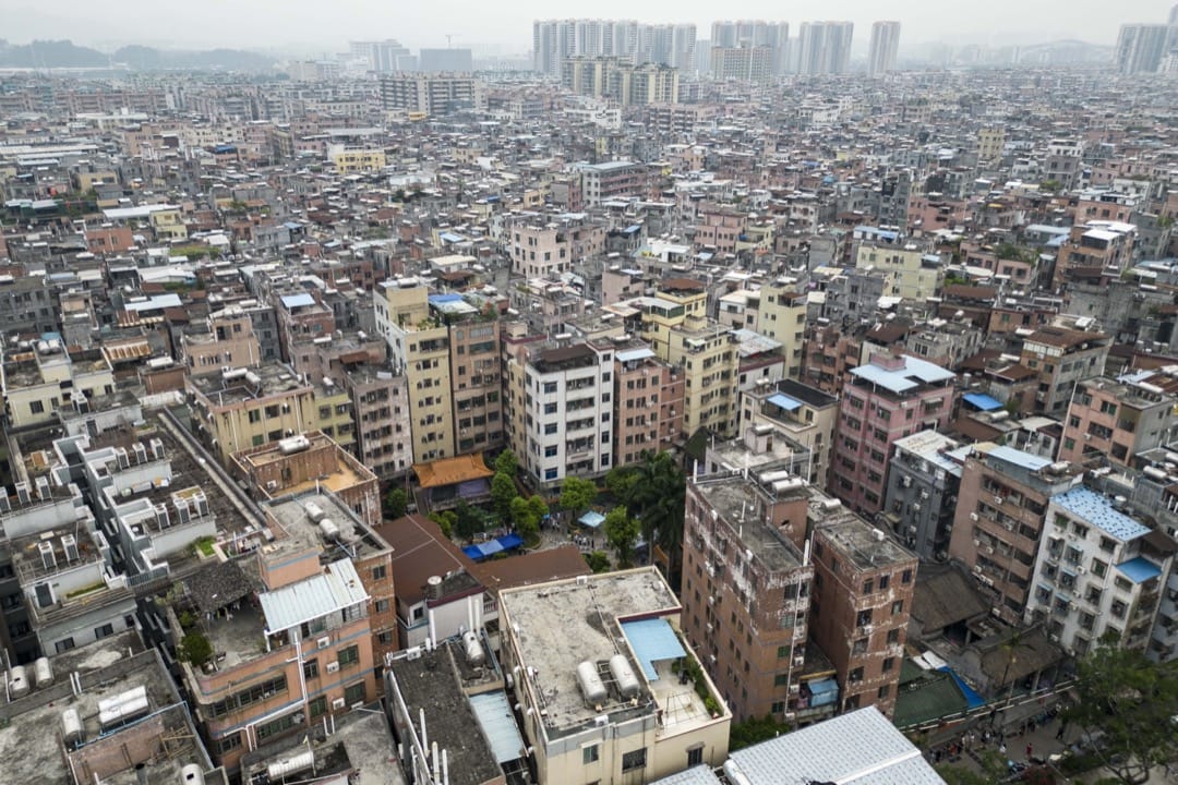 2022年11月15日,中国广州市的一个城中村。