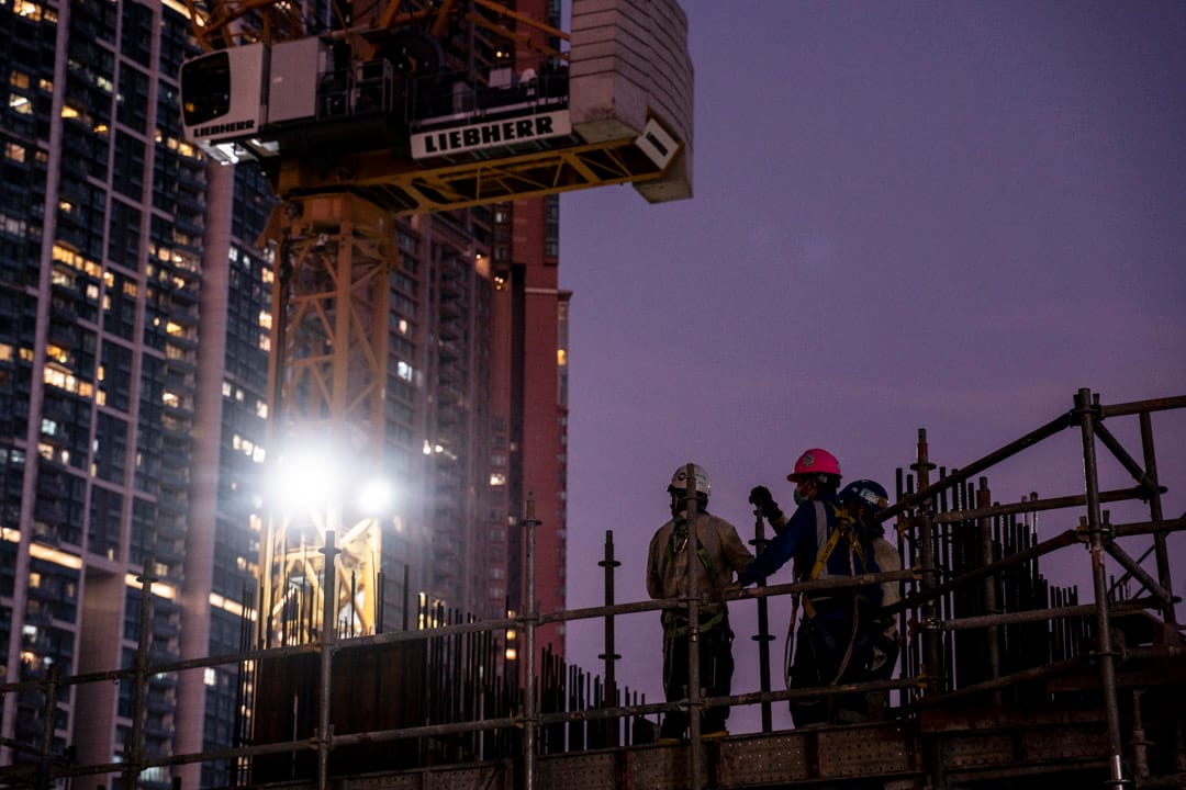 西九龍一個建築地盤的工人。