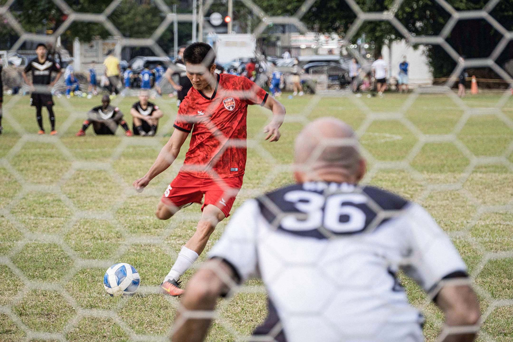 2022年10月30日,台中,南美洲聯合隊(黑)跟越南B隊(紅)比賽。