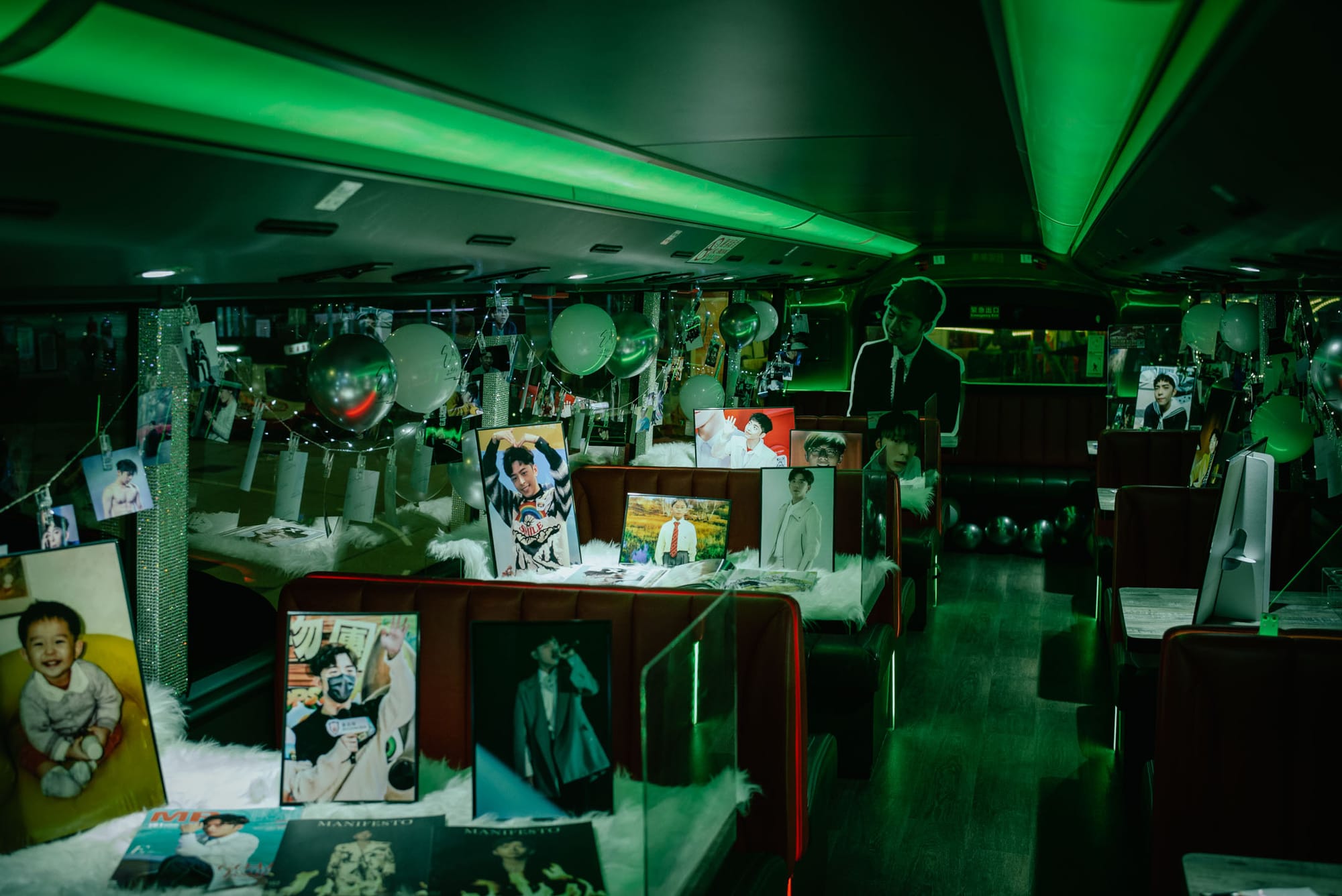 2022年5月21日，呂爵安的雙層應援巴士。