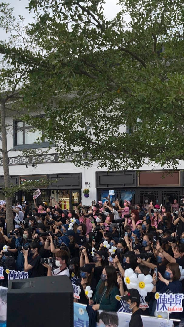 2022年11月10日，演唱會墜屏意外後，MIRROR首次在叱吒頒獎禮記者會中亮相。