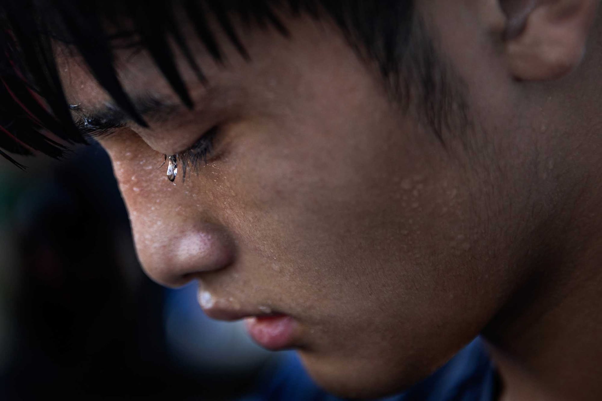 2022年7月24日，花莲，111年全国中等学校运动会，一名原住民拳击动运员在热身，台湾持续天气炎热，花莲地区达40度高温。摄：陈焯𪸩/端传媒