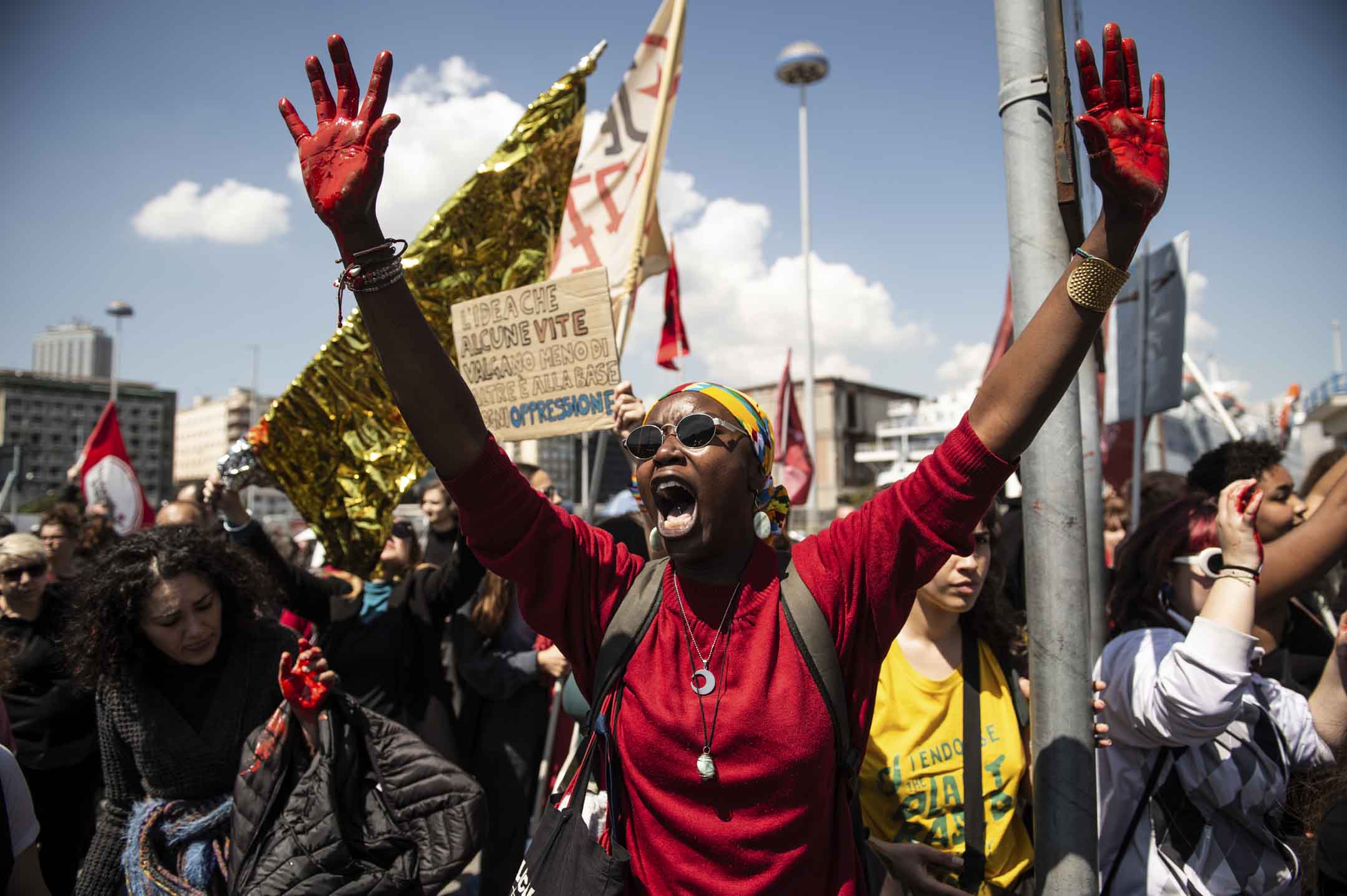 2023年4月21日，意大利示威者反對梅洛尼 (Giorgia Meloni) 的移民政策，上街抗議。 攝：Ivan Romano/Getty Images