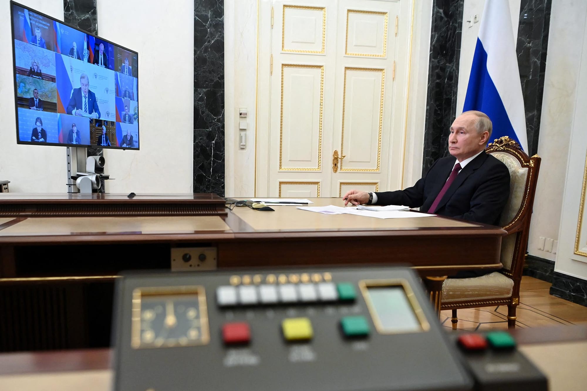 2023年7月19日,俄罗斯总统普京于莫斯科透过视像主持政府成员的会议。摄:Alexander Kazakov/Kremlin via Reuters/达志影像