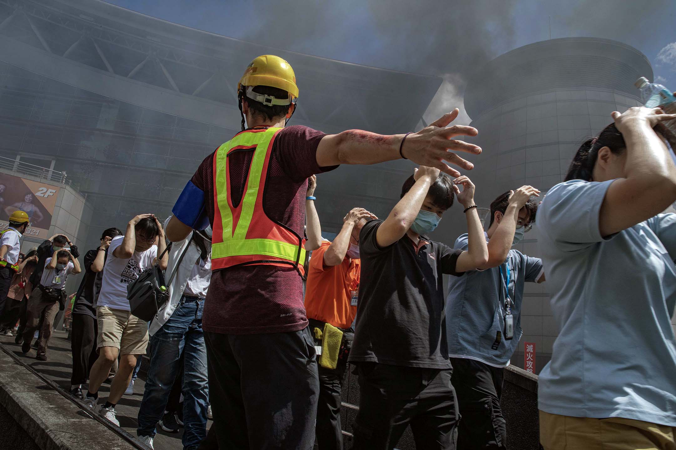 2023年7月24日，台北，万安演习期间，台北市纳入灾害应变，模拟南港车站遭飞弹攻击。摄：陈焯𪸩/端传媒