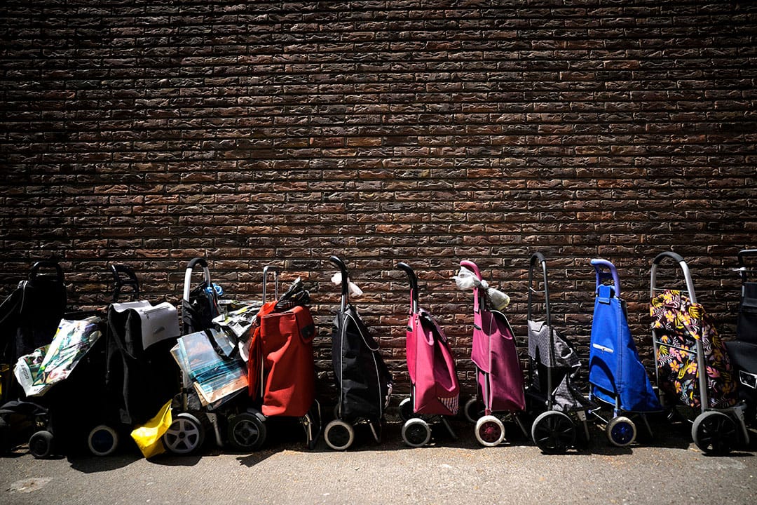 2023年5月31日，德國的一間食物配送中心外排滿購物車。攝：Markus Schreiber/AP/達志影像