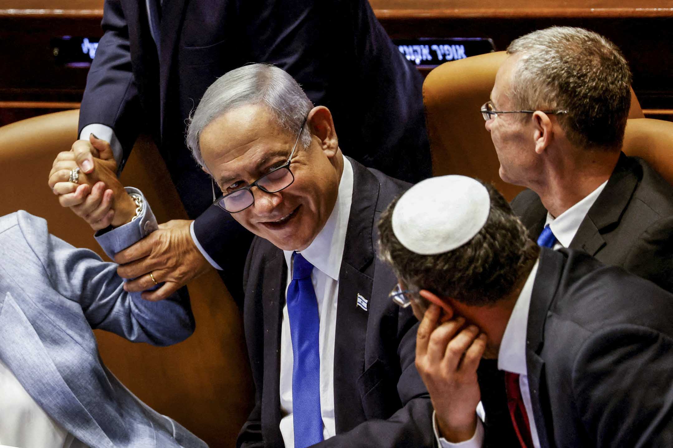 2023年7月24日,以色列总理内塔尼亚胡在议会上就司法改革法案进行投票。摄:Amir Cohen/Reuters/达志影像