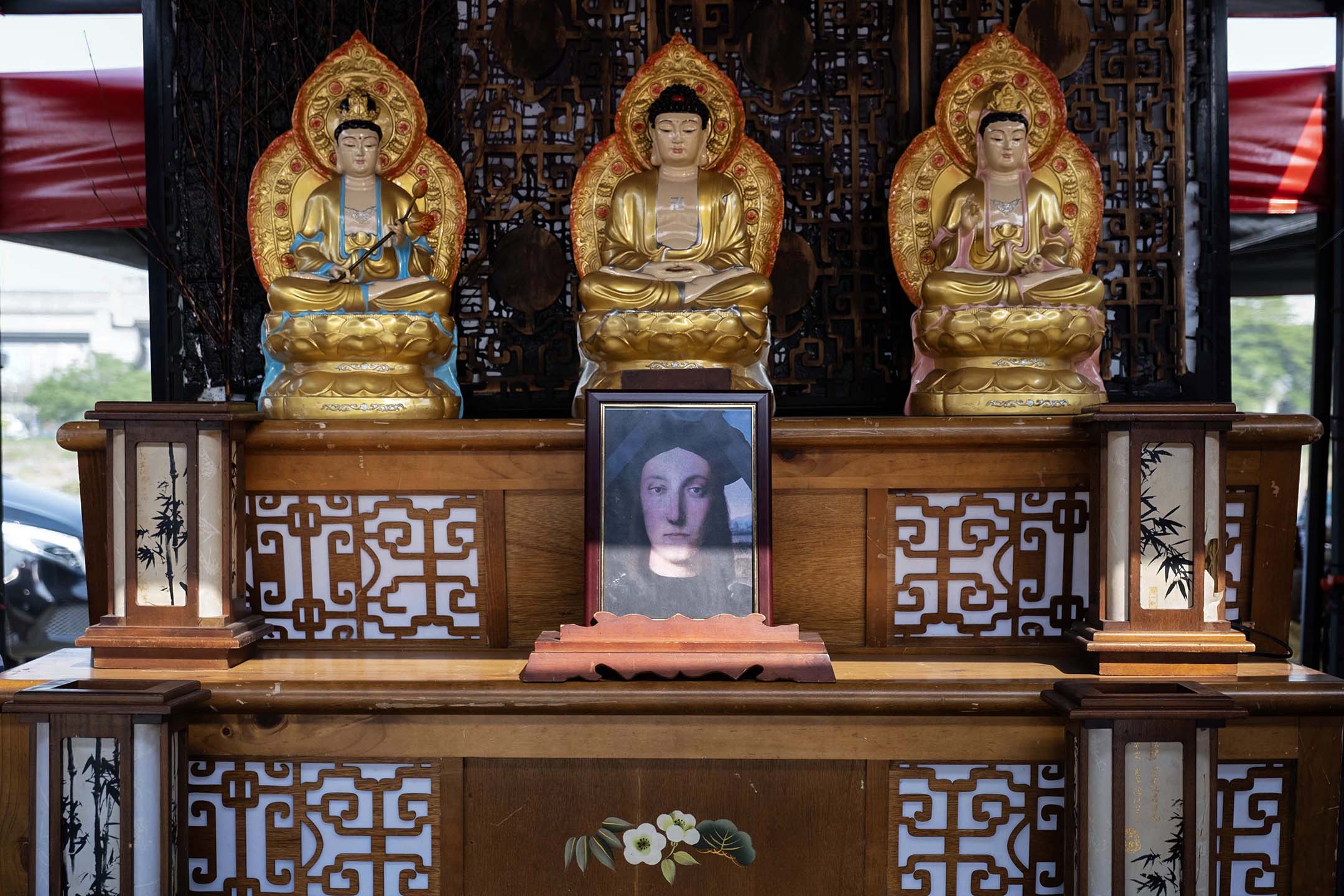 2023年4月13日，台中，民安9号演习，一个临时的灵堂。摄：陈焯𪸩/端传媒