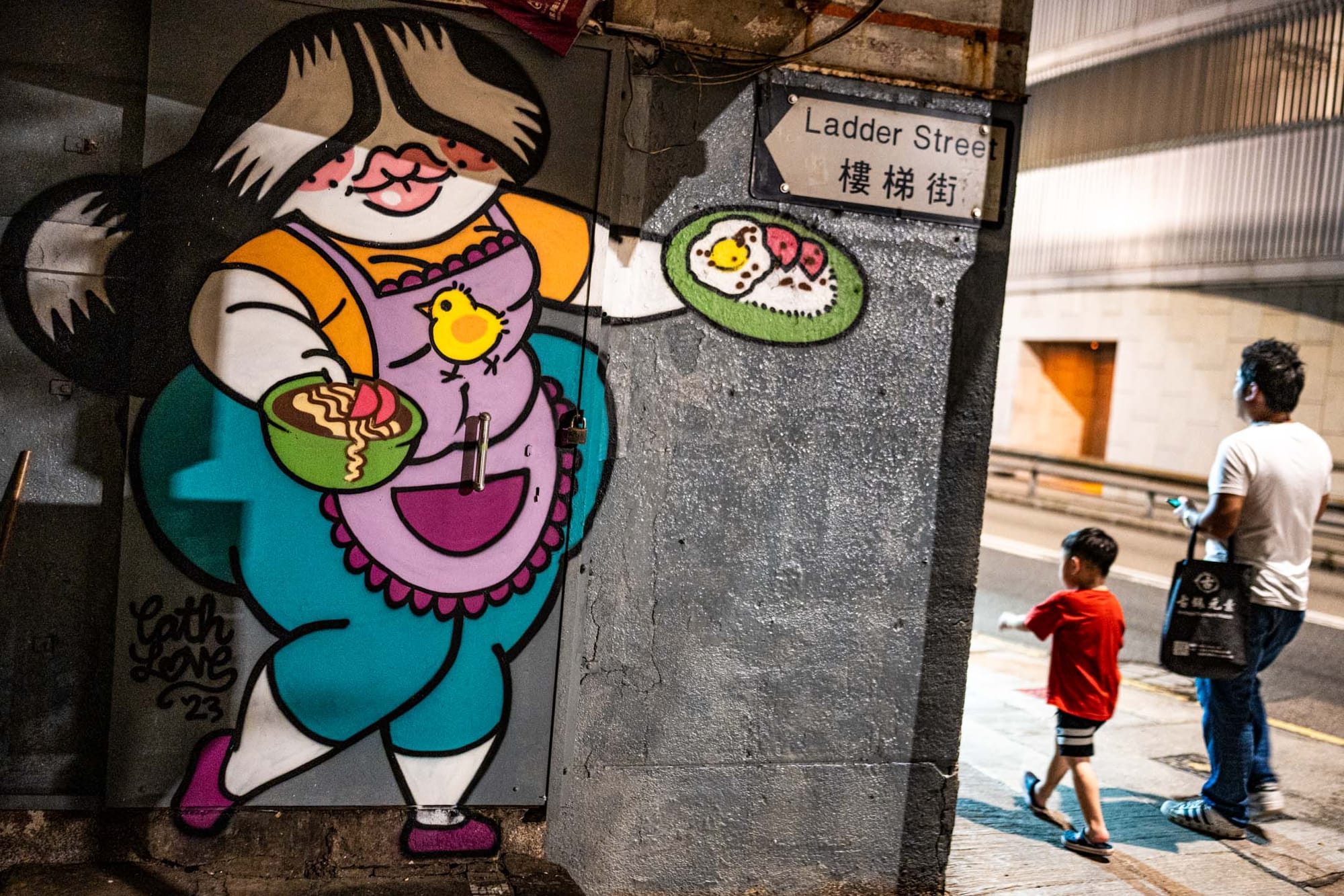 2023年8月27日,「輝煌快餐店」門外已換上新的壁畫。攝:Ryan Lai/端傳媒