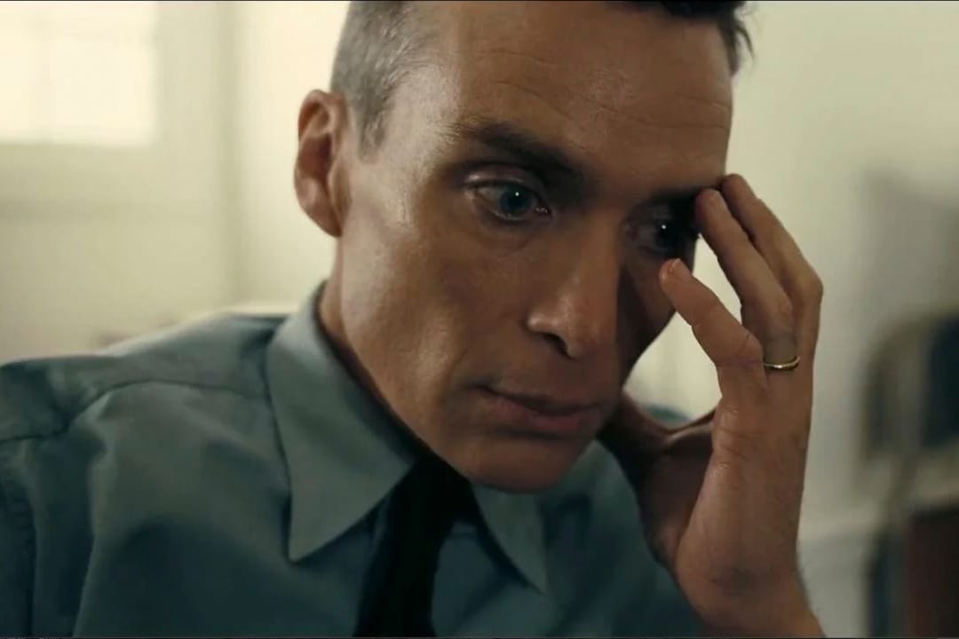 《奥本海默》剧照。