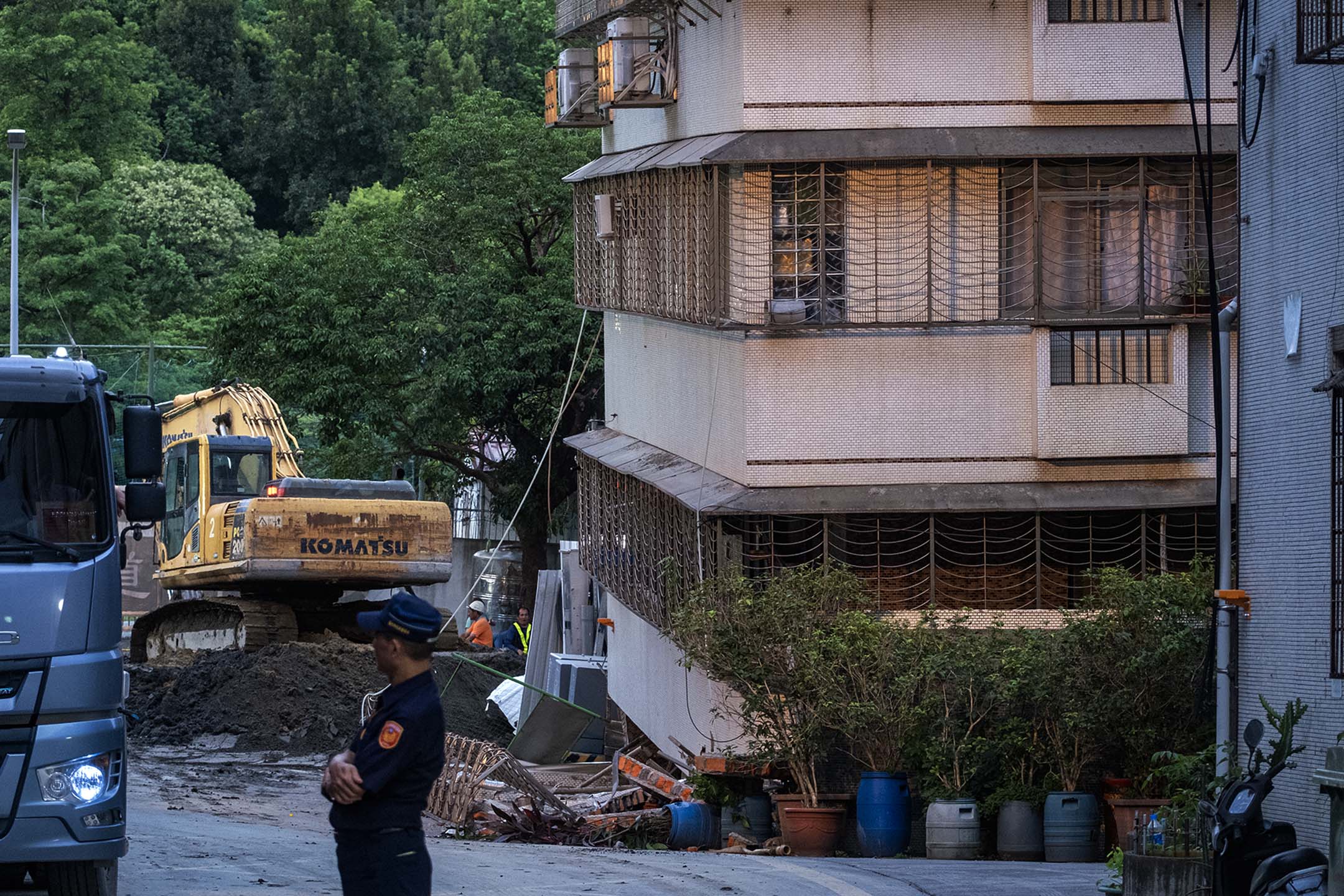 2023年9月8日,台北大直民宅塌陷。摄:陈焯𪸩/端传媒